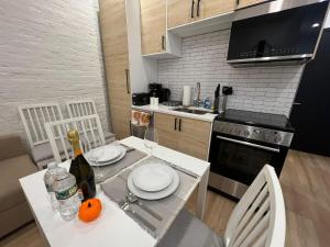 Η κουζίνα ή μικρή κουζίνα στο 2 Bedroom Modern Unit in Central Manhattan