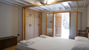 Postel nebo postele na pokoji v ubytování Villa Hermes, Spacious Getaway in Mytilene
