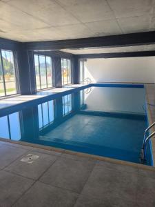 Bazén v ubytování Raimond Residence - 202 nebo v jeho okolí