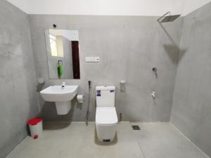 Ένα μπάνιο στο Savendro Villa Hikkaduwa +87 φωτογραφίες