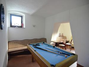 Biliár nebo kulečník v ubytování Grand Getaway in Deutschneudorf + 31 fotografií