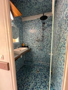 Koupelna v ubytování chalet proche des plages + 3 fotografie