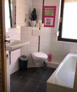 a bathroom with a white toilet and a sink at Gemütliches Ferienhaus nahe Playmobil in Zirndorf - Ideal für Familien und Entdecke in Zirndorf