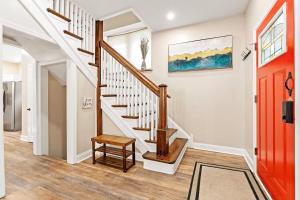 Φωτογραφία από το άλμπουμ του Cozy 4BR Home, Sleeps 12, Near PHL, Eagles Field, UPENN, Fast Wi-Fi, Queen Bed, Parking σε East Lansdowne +48 φωτογραφίες