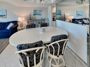 a dining room and kitchen with a white table and chairs at Barry Palm in Ormond Beach