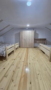 Ένα ή περισσότερα κρεβάτια σε δωμάτιο στο River Valley Guest House