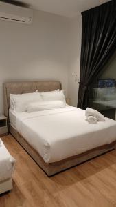 Postel nebo postele na pokoji v ubytování Quill Residence- Minimalist Urban Condo by Azmila + 37 fotografií