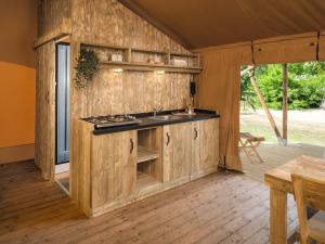 Køkken eller tekøkken på Slow Living bij Mölke X Glamping + 18 billeder