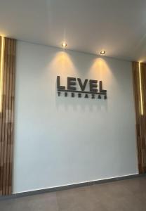 Una representación de un cartel de atención médica de nivel en una pared. en LEVEL TERRAZAS exclusivo con parrillas privadas, en Bahía Blanca