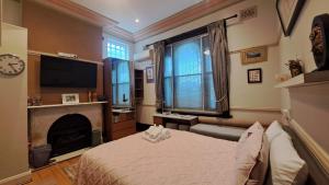 Μια τηλεόραση ή/και κέντρο ψυχαγωγίας στο Superb SURRY HILLS Studio Room - Great Location