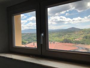 a window with a view of a roof at La Musica del Vento in Aggius
