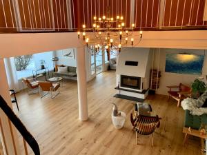 Χώρος καθιστικού στο Large Architect Designed Home in City Centre