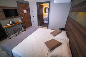Postel nebo postele na pokoji v ubytování Çandarlı Resort Otel