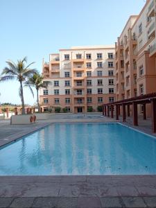 Swimmingpoolen hos eller tæt på درة أبراج المارينا Dora Al marina