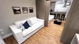 O bucătărie sau chicinetă la Ingleses Holiday Studios