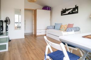 Gallery image of Joli studio avec balcon - 2 personnes in Les Sables-dʼOlonne +2 photos