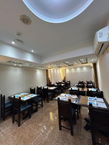 a restaurant with tables and chairs in a room at New Star Zamalek Hotel in Cairo
