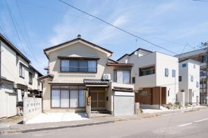 a house in the middle of a street at Minatomachi 庵-Iori- in Niigata +34 photos