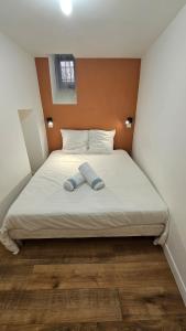 a bed with two pillows on it in a room at Le panier à vos pieds in Marseille