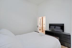 Ένα ή περισσότερα κρεβάτια σε δωμάτιο στο Paris Expo - Charming House at the Gates of Paris