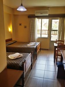 Postel nebo postele na pokoji v ubytování Minaides Hotel + 37 fotografií