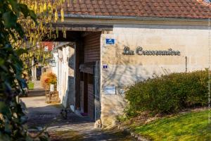 a building with the writing on the side of it at CHAMBRES D HÔTES ROMANCE AVEC SPA PRIVATISÉ ! Le LUXE EN TOUTE INTIMITÉ in Doutre