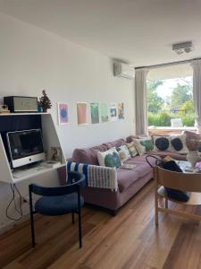 a living room with a couch and a tv at depto vista laguna in San Fernando