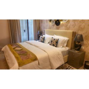 Postel nebo postele na pokoji v ubytování Jaltara Stays