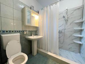 Phòng tắm tại Vila Larisa +26 ảnh