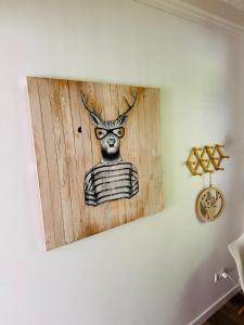 a painting of a reindeer on a wall at Bungalow De Hazelaar I 4 personen - Vakantiepark De Kremmer in Gasselte