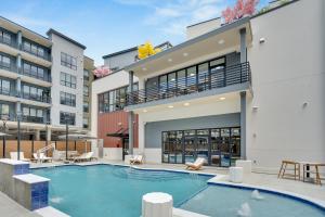 a swimming pool in front of a building at Latitude Apartments in Metairie