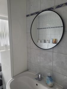 Bilik mandi di Ferienwohnung am Stadtpark