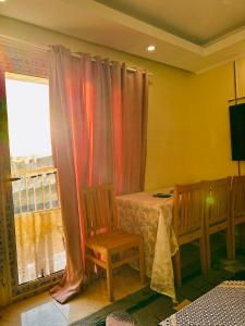 Un televizor și/sau centru de divertisment la Golf Porto Marina Alamein North Coast VIP2Bedroom