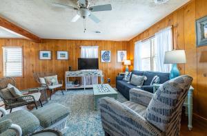 TV a/nebo společenská místnost v ubytování Beach Baby