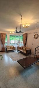 Χώρος καθιστικού στο 3 BHK Mrudgandh Villa, Dapoli Near Tamastirth Beach