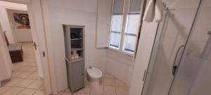 a bathroom with a toilet and a glass shower at Linnéa Roma Centro Camera A in Rome +26 photos