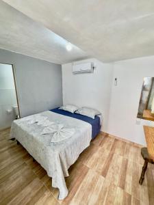 a bedroom with a large bed in a room at Pousada flor do sertão in Piranhas