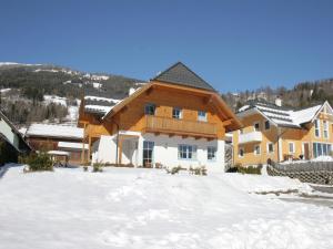 a house in the snow in a mountain at Apartment in St Michael near Ski Slopes in Sankt Martin +27 photos