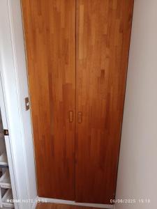 a wooden cabinet in the corner of a room at Pflaumen dormitorios in Valdivia