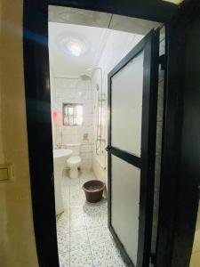 Un baño de Stylish Apt Designer Kitchen