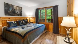 Postel nebo postele na pokoji v ubytování Pot O Gold by American Patriot Getaways