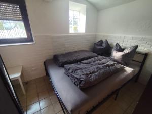 a bed with pillows on it in a room at Ferienwohnung mit großem Garten in Jesewitz