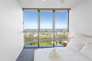 Ένα ή περισσότερα κρεβάτια σε δωμάτιο στο Crown's Jewel - Lv 51 Skybound Sanctuary on Casino +30 φωτογραφίες