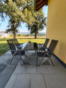 a patio with a table and chairs on a patio at Ferienwohnung Regau 
