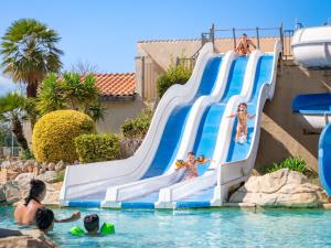 Swimmingpoolen hos eller tæt på Camping Vendres + 12 billeder