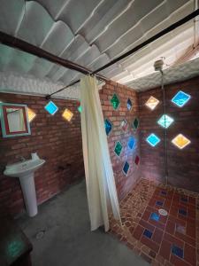 a bathroom with a shower and a sink at Paraiso brisas de la naturaleza in Tona
