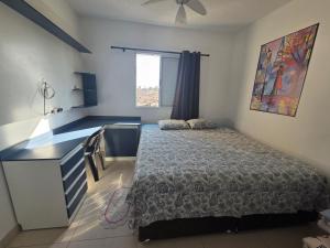 En eller flere senge i et værelse på Apt 8 min do centro de Piracicaba, 30 min Thermas São Pedro SP