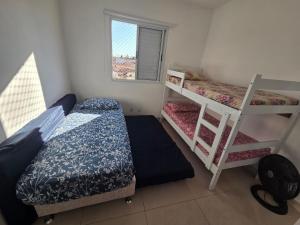 Ένα ή περισσότερα κρεβάτια σε δωμάτιο στο Apt 8 min do centro de Piracicaba, 30 min Thermas São Pedro