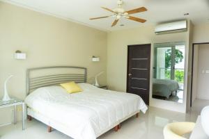 Fotografie z fotogalerie ubytování Casa Blanca #1 Beautiful modern beach house v destinaci Sámara