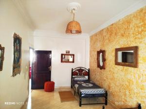 a bedroom with a bed in the corner of a room at appartement a casablanca in Casablanca